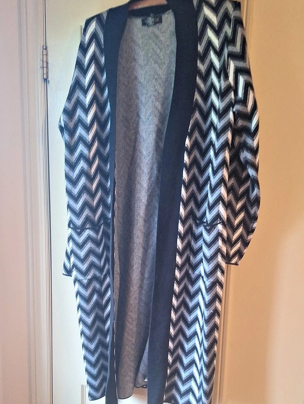 Rachel Zoe Chevron Duster Cardigan in Black & White Size Large Like New